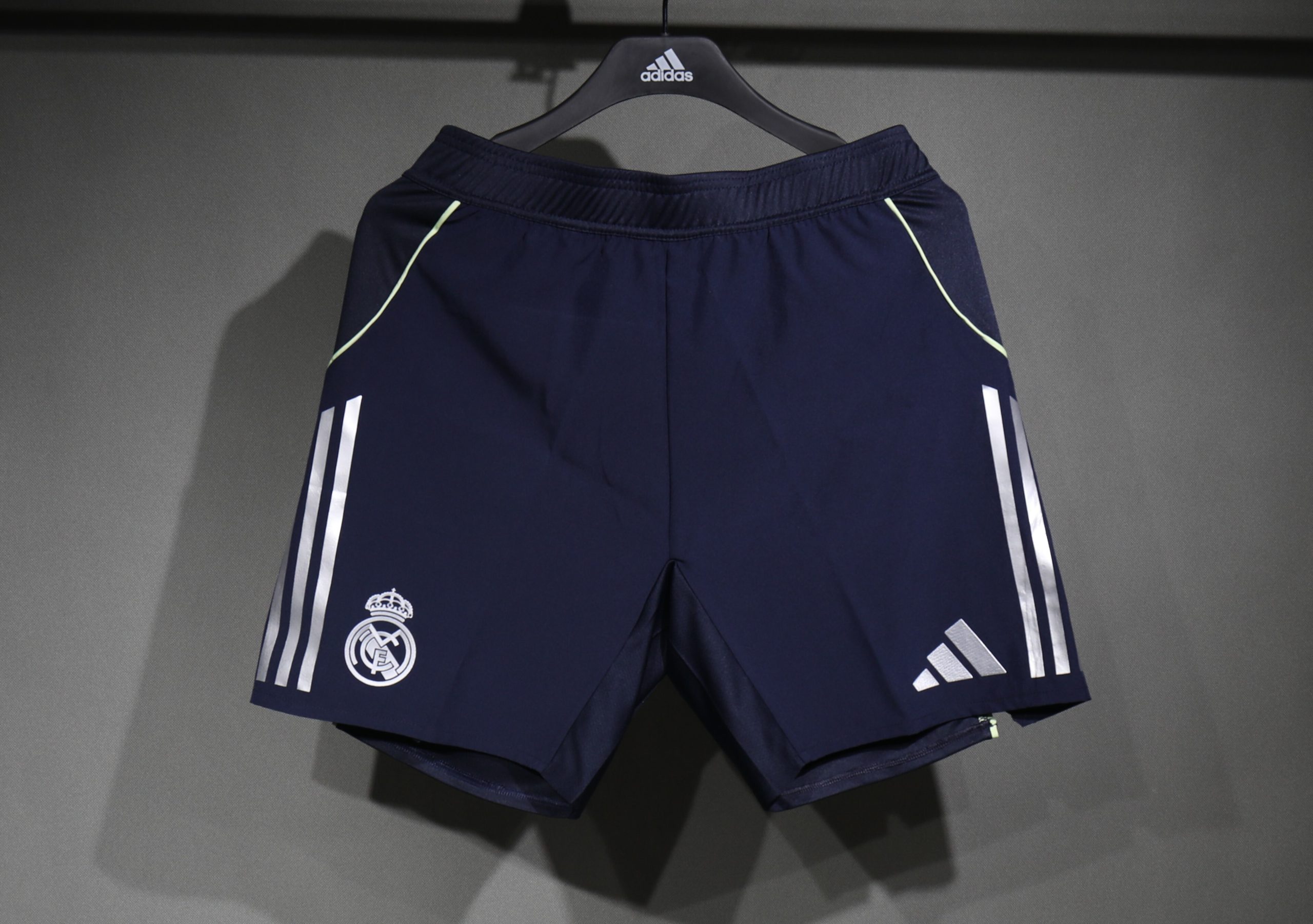 Image of Real Madrid 25-26 away shorts