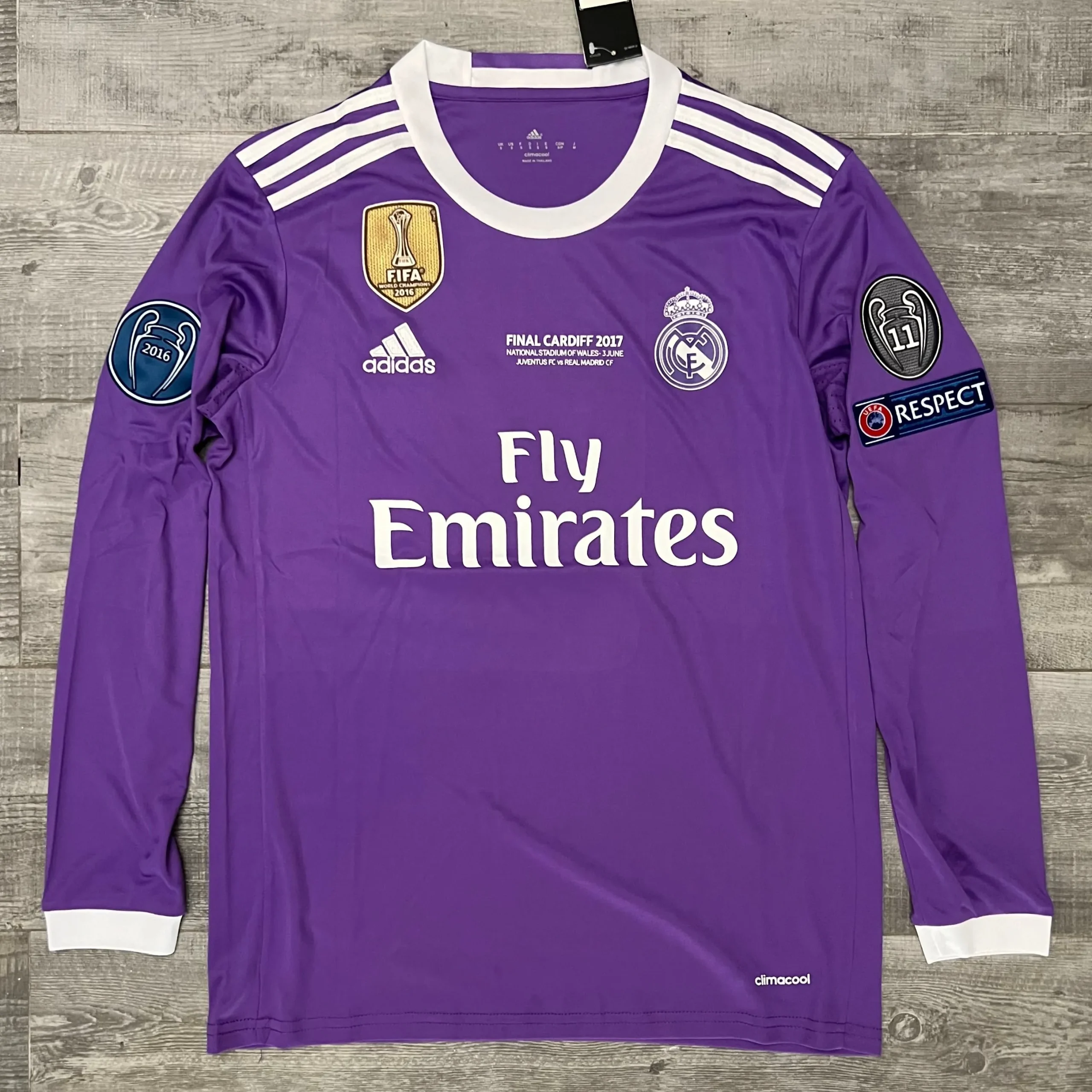 Image of Real Madrid 16-17 Away kit full sleeves retro